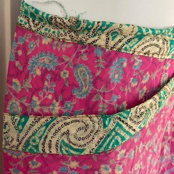 One skirt over 100 ways to wear!  So versatile this skirt/dress/top is fabulous! - Picture 7 of 16